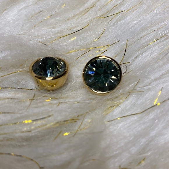 KATE SPADE Round Bezel Gray/ Black Stud - Picture 3 of 5